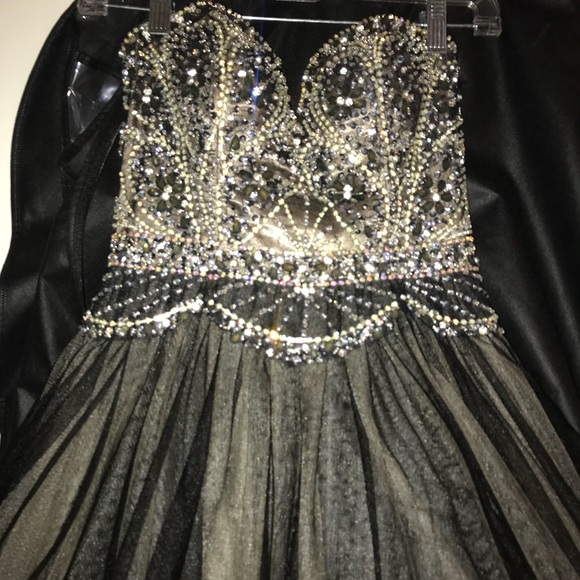 BLACK AND SILVER ENVIOUS COUTURE PROM DRESS SIZE 2 - Picture 4 of 5